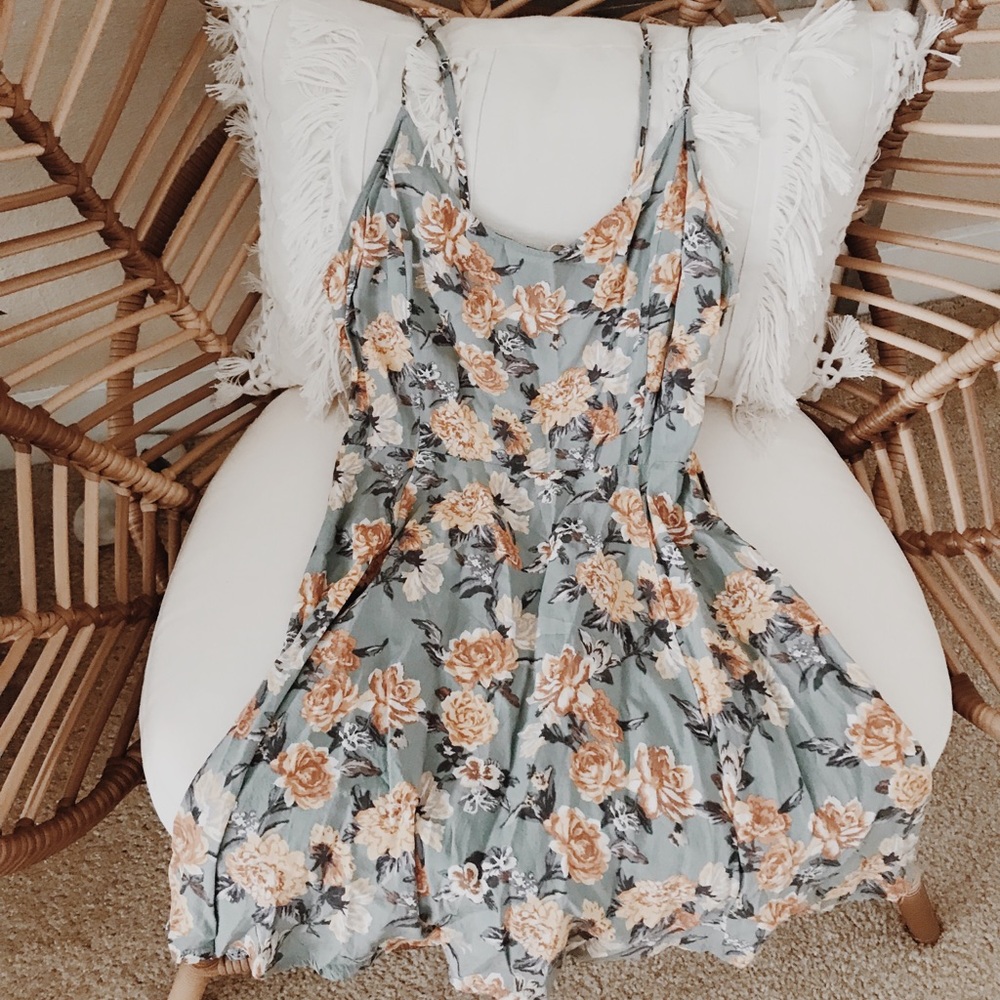 FOREVER 21: FLORAL MINI DRESS